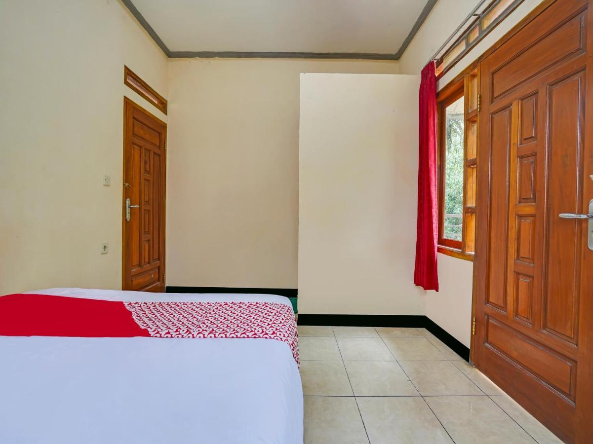 Oyo Homes 90915 Eco Tourism Desa Cihanjuang Rahayu Ciwangun Indah Camp Villas Bongkar Exterior foto