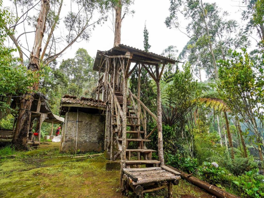 Oyo Homes 90915 Eco Tourism Desa Cihanjuang Rahayu Ciwangun Indah Camp Villas Bongkar Exterior foto